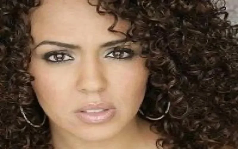 Layla El garde son titre de "Championne des Divas"