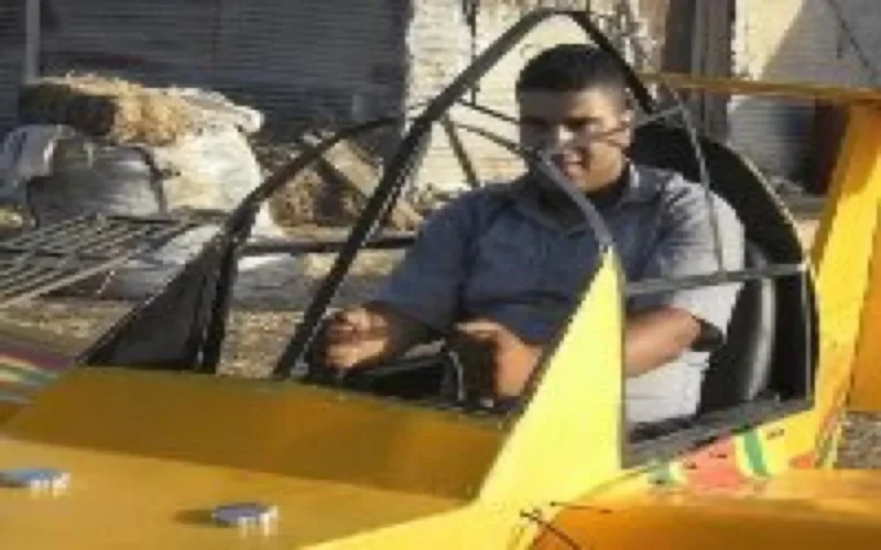Un jeune marocain construit un avion à Berrechid