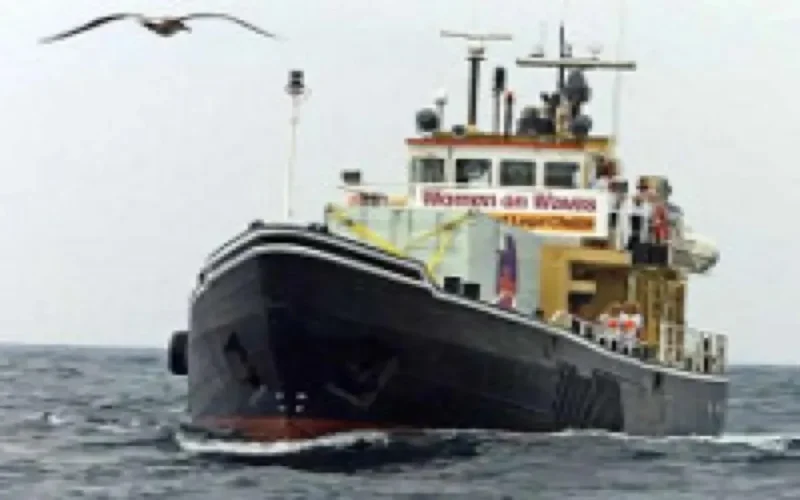 Une frégate bloque le bateau de l'avortement au large du Maroc 