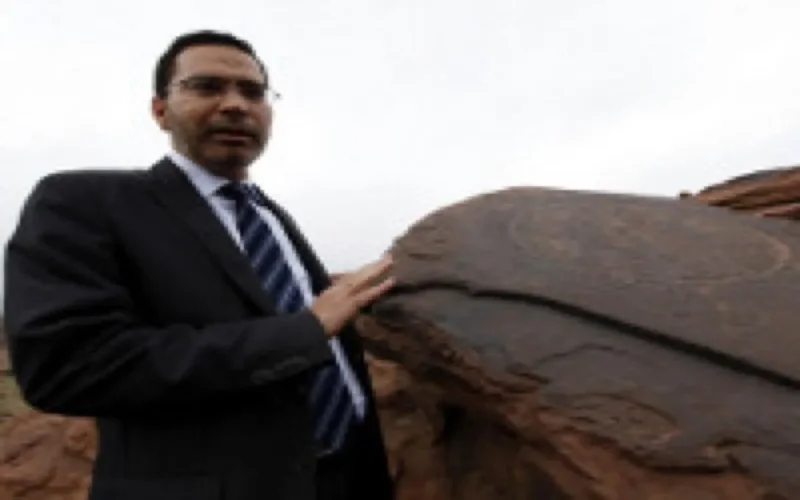 Gravures détruites : Mustapha El Khalfi visite le site de Yagout