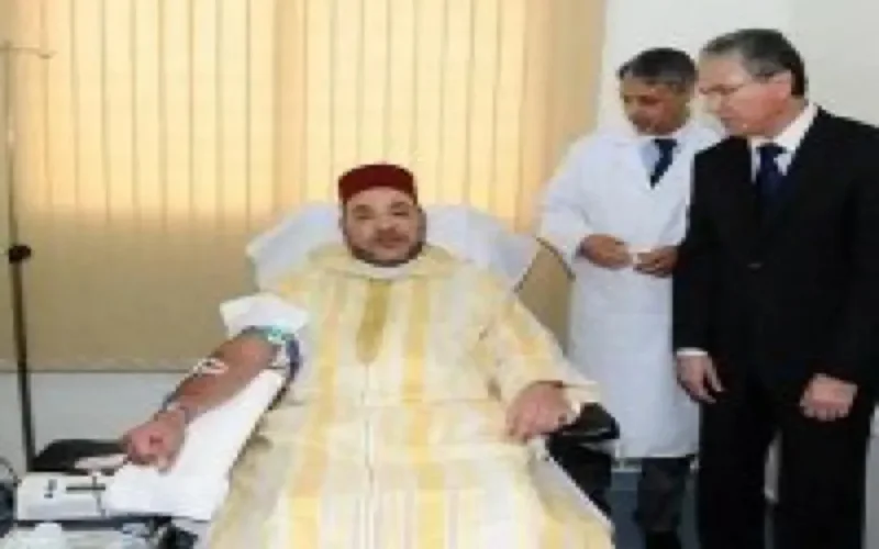 Le Roi Mohammed VI fait don de son sang à Fès