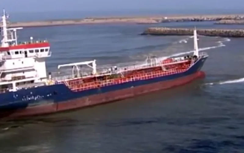 Bateau échoué à Tan-Tan : le Maroc demande l'aide de l'Espagne, qui lui offre