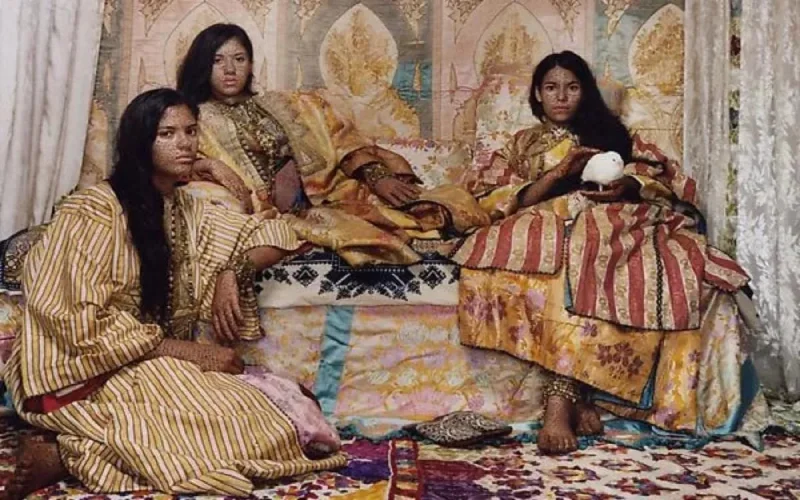Lalla Essaydi expose "Bullets & Harem, revisited" à Marrakech