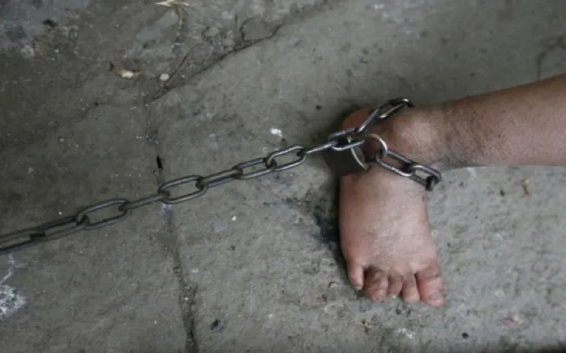 Un malade mental enchaîné par sa famille pendant des années au Maroc