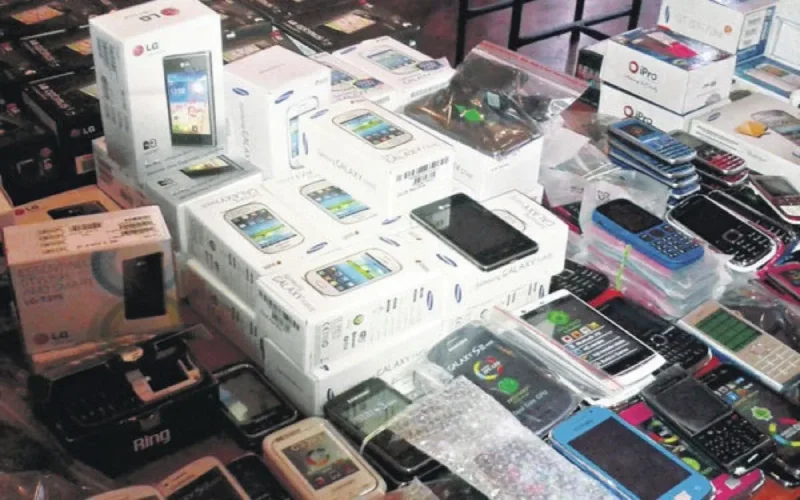 Maroc : plus de 2000 smartphones découverts dans des caisses de poisson