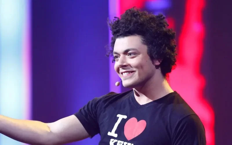 Kev Adams tourne Aladin au Maroc