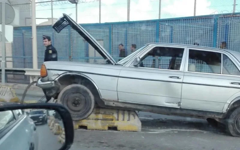 Un Marocain tente de forcer le passage frontalier de Sebta (photos)