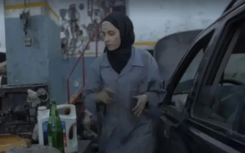 Maroc : portrait de deux soeurs mécaniciennes à Tétouan (vidéo)