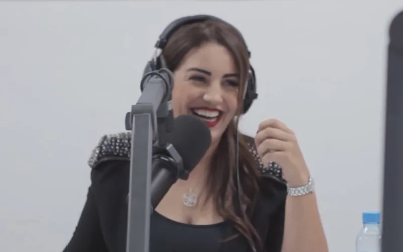 Chahrazad Akroud demandée en mariage en direct, elle éclate de rire (vidéo)
