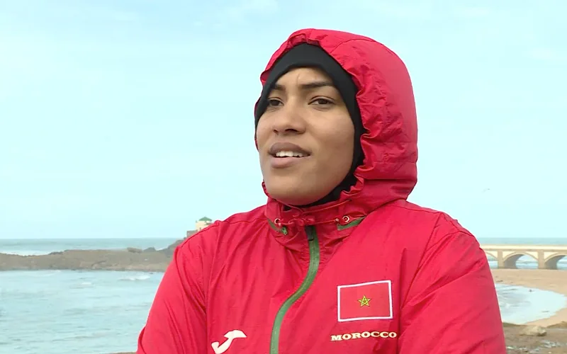 Khadija, boxeuse et mère au foyer (vidéo)