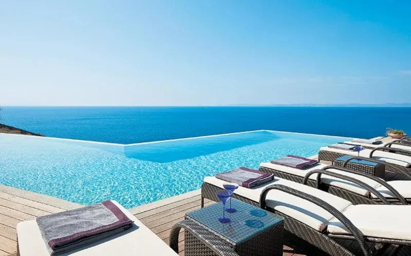 La superbe villa à 3,8 millions d'euros de Lalla Salma en Grèce (photos)