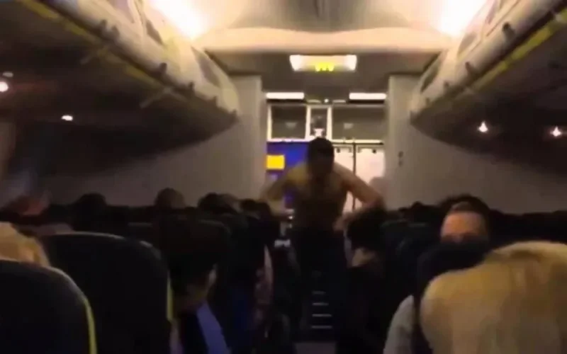 Un avion Manchester - Marrakech dérouté à cause d'un passager ivre (vidéo)