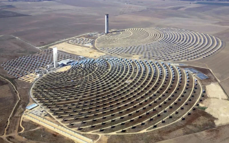 Le complexe solaire Noor Midelt reçoit une aide de 265 millions de dollars de la BAD
