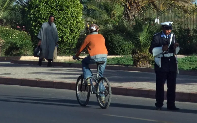 Marrakech : deux Anglais arrêtés pour agression et humiliation d'un policier