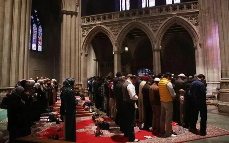 France : une église ouvre ses portes à des musulmans pour prier