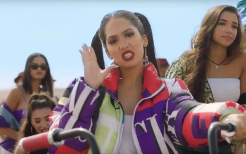 La rappeuse Manal doit-elle le succès de « Slay » à un plagiat ? (vidéo)