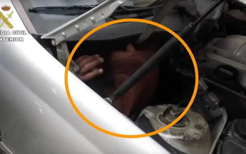 Melilla : deux migrants découverts dans le moteur d'une voiture (vidéo)