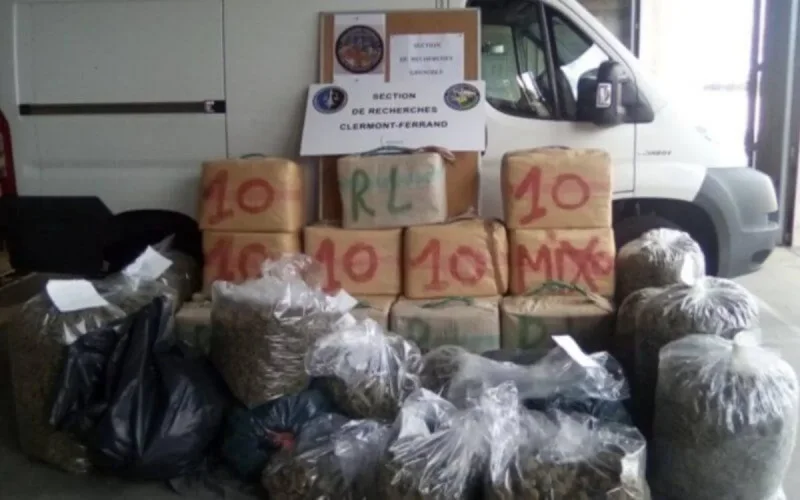 France : six membres d'un réseau de trafic de cannabis devant le juge