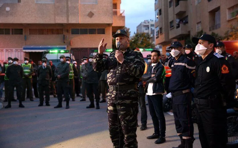 Maroc : des arrestations par milliers pour faire respecter l'état d'urgence