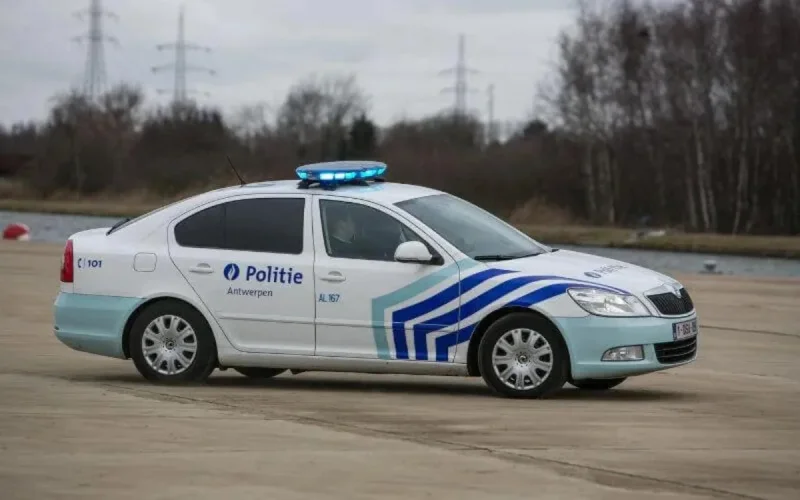 Belgique : trois ex-policiers en prison pour vol avec violence et racisme