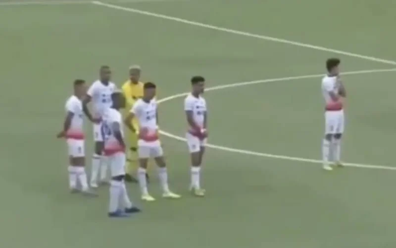 Un match de football arrêté en direct pour non-respect du protocole sanitaire (vidéo)