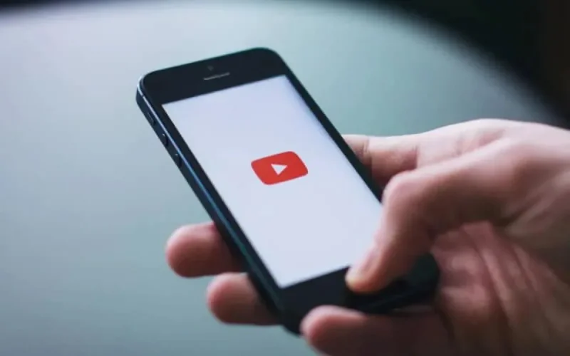 Une famille arnaquée par une youtubeuse et son mari 