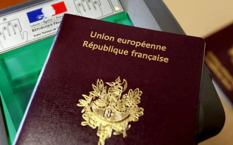La France accorde la nationalité aux travailleurs étrangers en première ligne du Covid-19