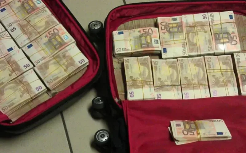 Des Marocains arrêtés avec beaucoup de cash à l'aéroport de Bruxelles