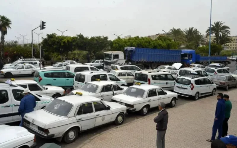 Nouveaux bus à Casablanca : les chauffeurs de grands taxis en colère