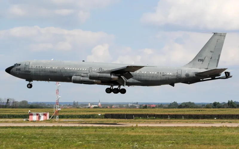 Un avion militaire israélien évite l'Espagne et passe deux fois par le Maroc