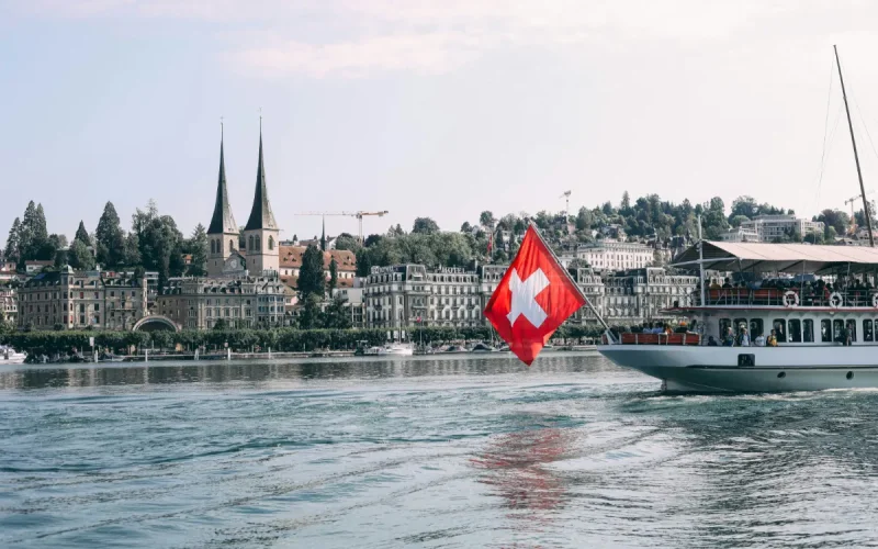 La Suisse refuse de compter le salaire de cette Marocaine et expulse sa famille : la justice annule tout