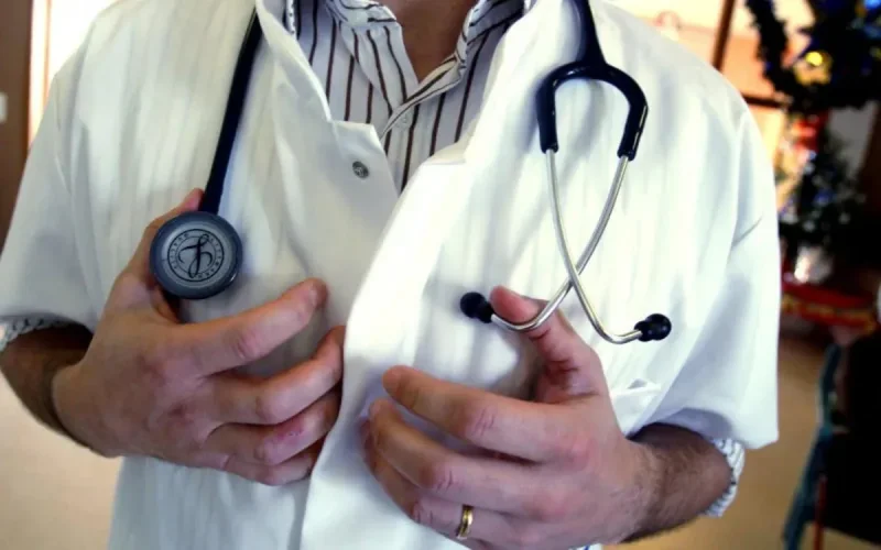 Maroc : arrestation d'un faux médecin accusé d'avoir traité de milliers de patients 