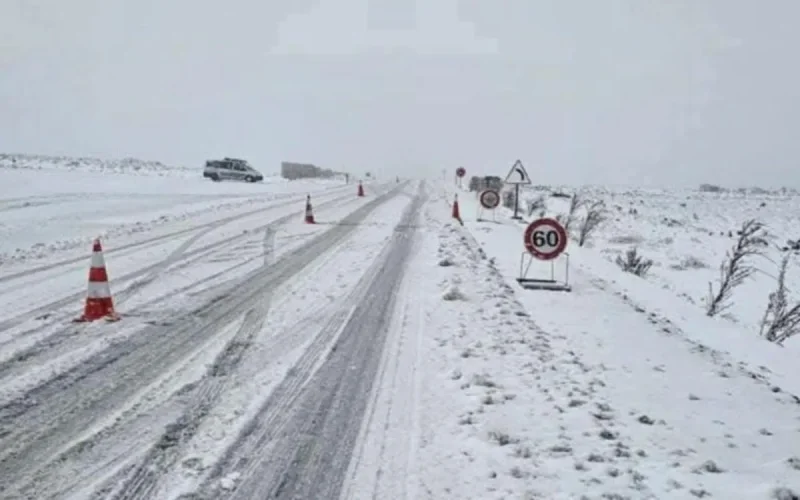 Les fortes chutes de neige paralysent le Maroc