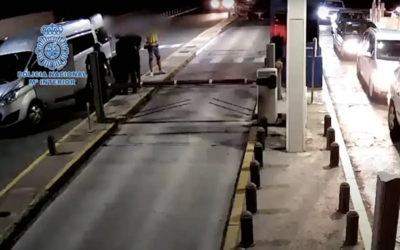 Un go-fast avec 700 kilos de haschisch marocain intercepté à Malaga (vidéo)