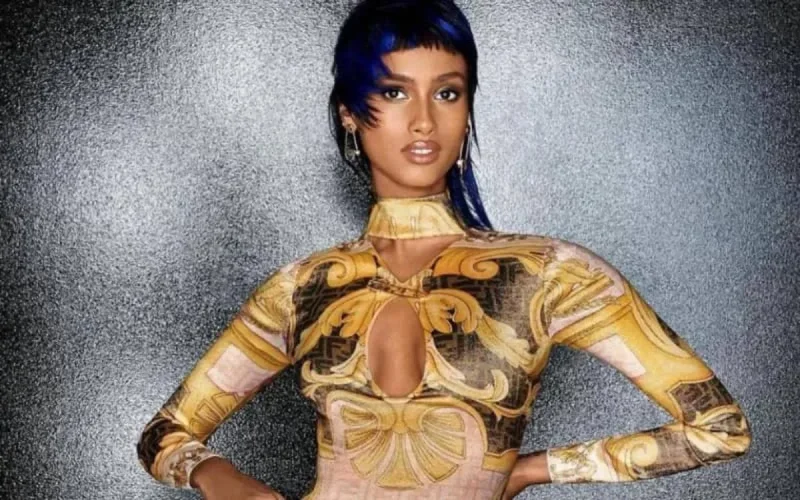 La top marocaine Imaan Hammam pose pour Versace et Fendi (vidéo)