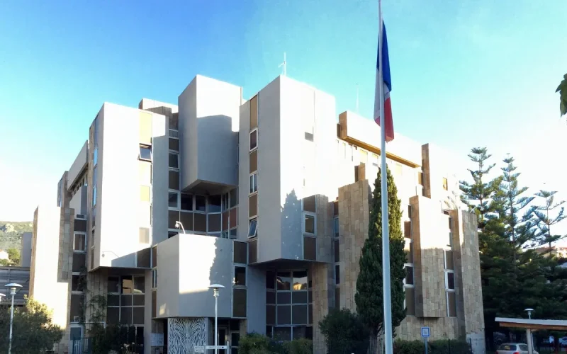 Elle fait annuler le retrait de sa carte de résident, le préfet insiste… et cette Marocaine gagne encore