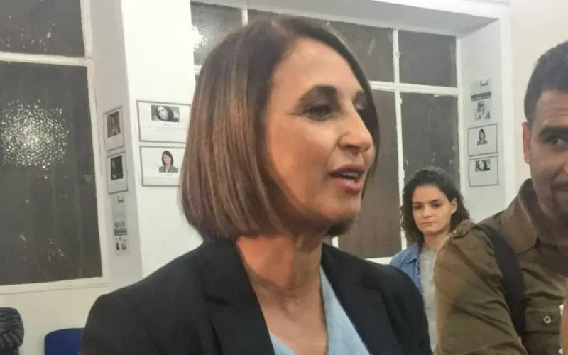 Deux policiers sanctionnés après une dénonciation de Nabila Mounib