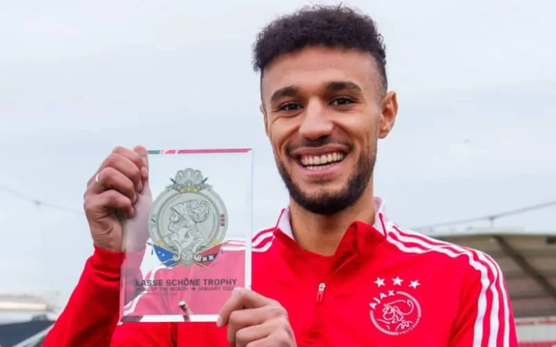 Noussair Mazraoui choisit le Borussia Dortmund