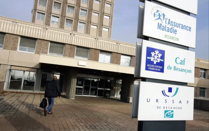 Son passeport marocain révèle ses séjours : la CAF lui réclame 10 638 euros