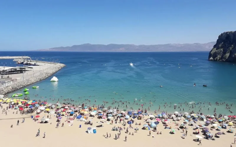 Al Hoceïma restreint la baignade sur ses plages