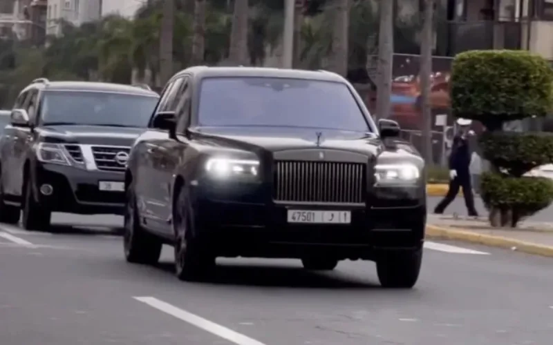 Le roi Mohammed VI au volant de sa voiture à Casablanca (vidéo) 