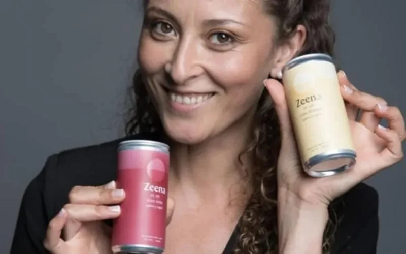 Une Marocaine d'Espagne crée la cannette de vin « Zeena »