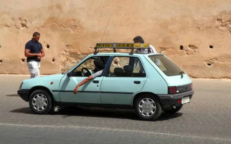 Maroc : vers l'interdiction des applications de covoiturage à Meknès